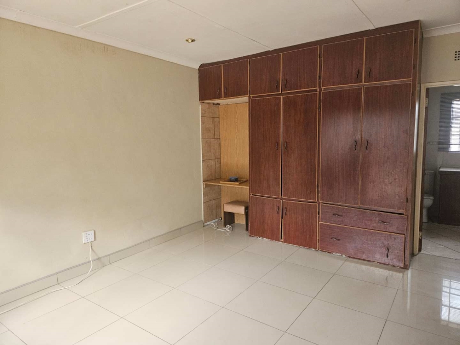 To Let 4 Bedroom Property for Rent in Verwoerdpark Northern Cape